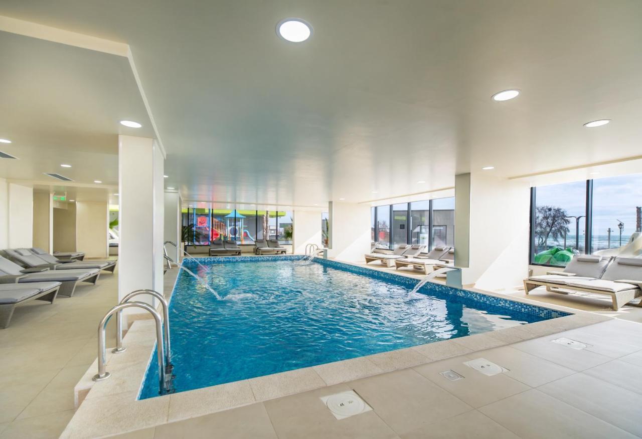 Rainbow Sea View Apartment Spa N Pool Resort - Parking Mamaia Eksteriør bilde